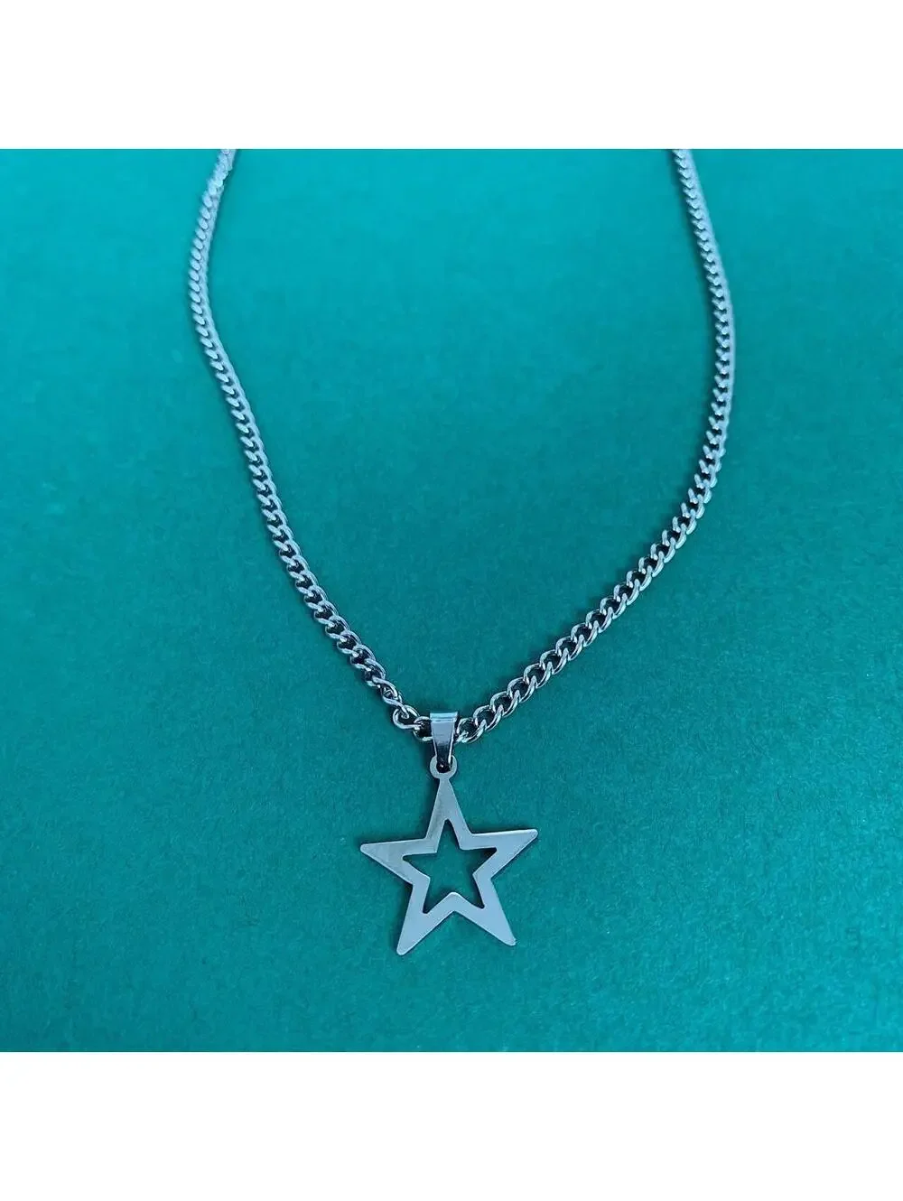 Y2k cyber simplistic grunge silver star opium necklace. Cool simple design. Chai